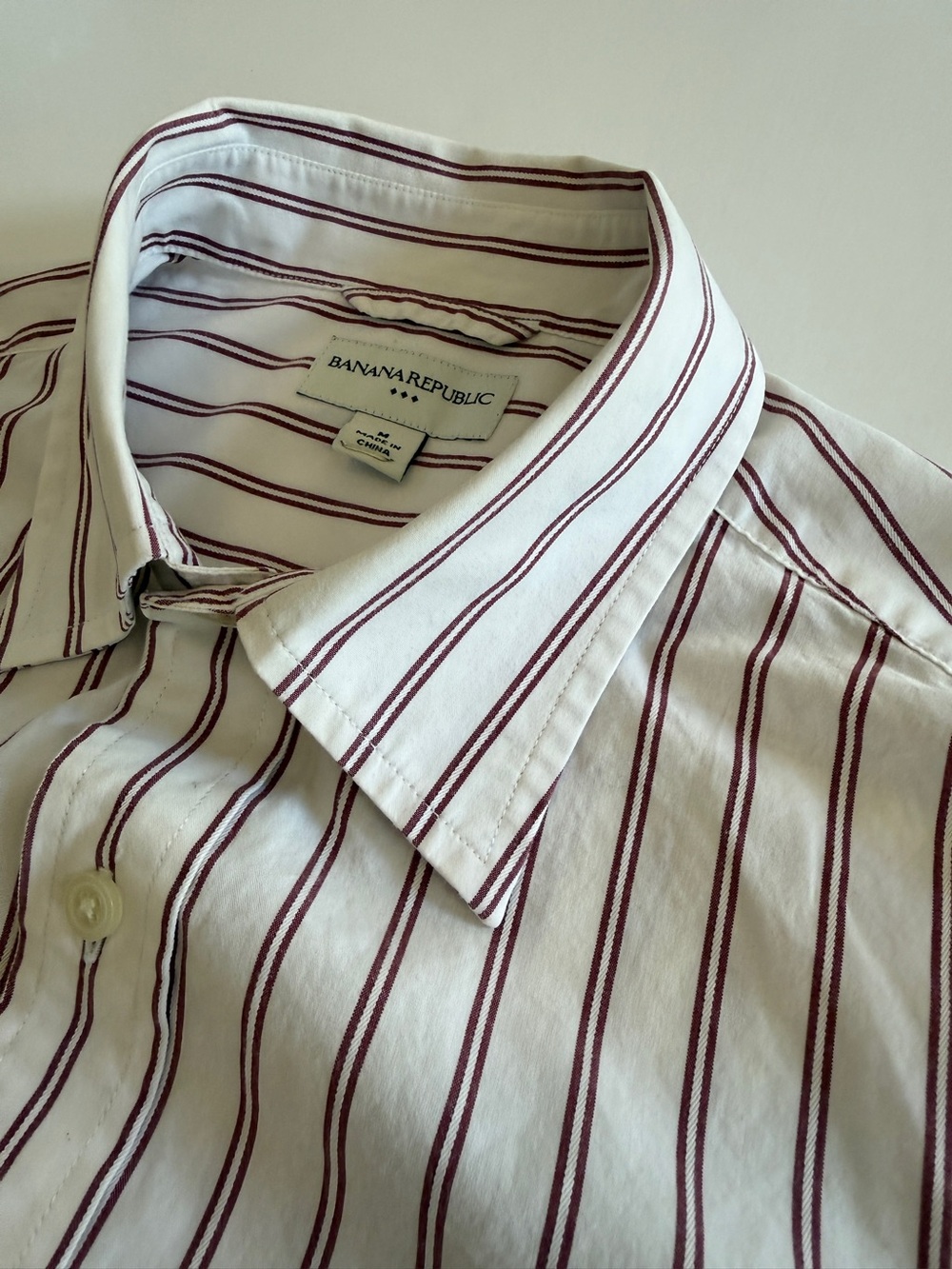Banana Republic Men’s Medium Burgundy Stripe Dress Shirt